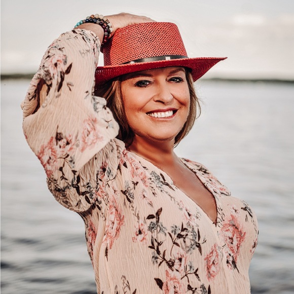 Meet your Posher, Lisa - Picture 1 of 1